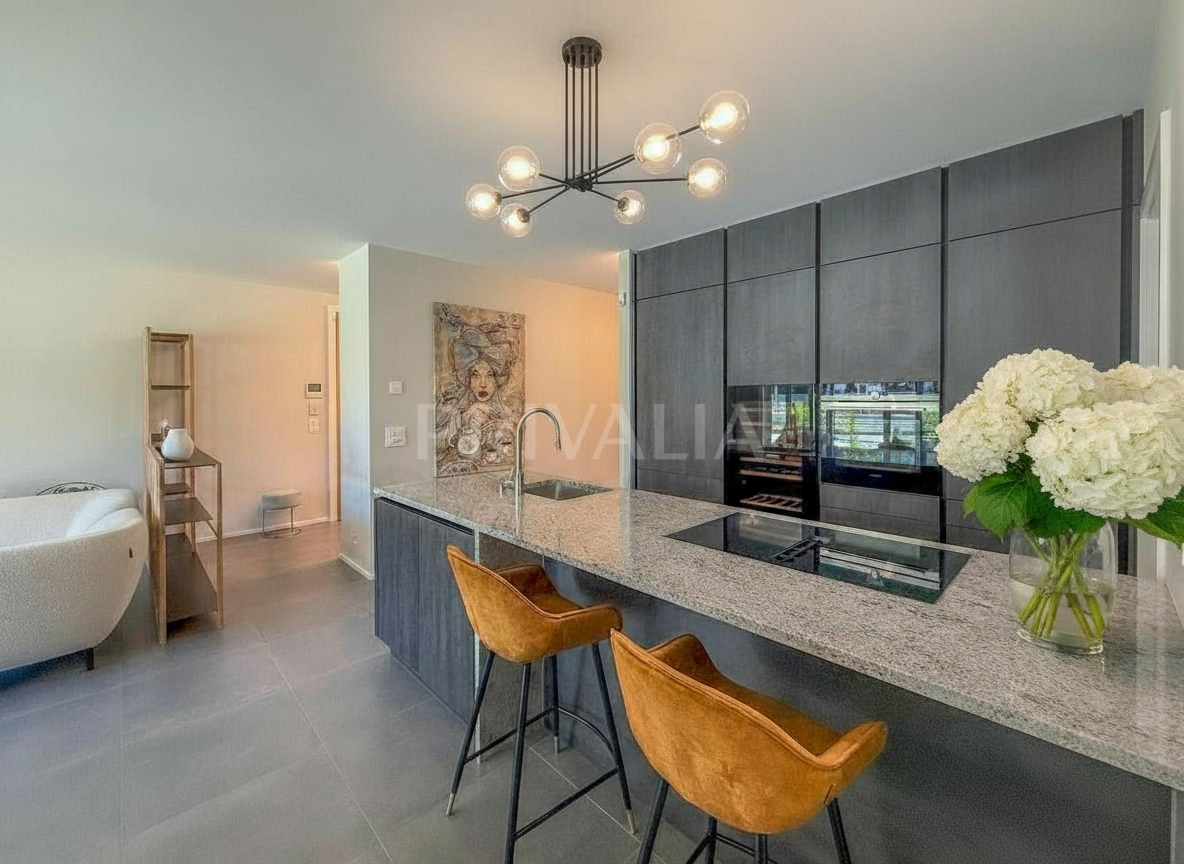 Elegant 5‑room apartment with a private terrace in the heart of Chambésy