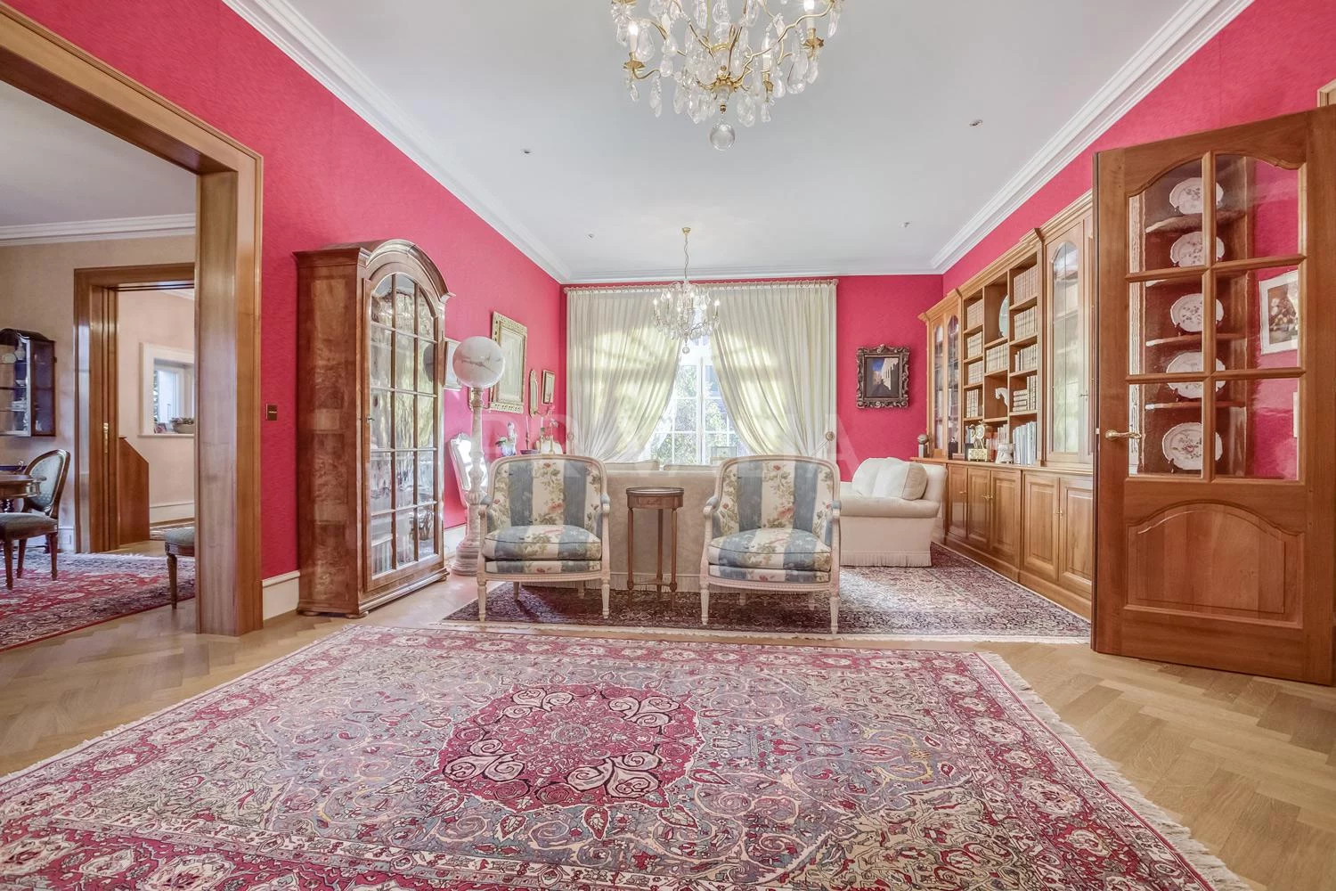 Luxurious property with swimming pool