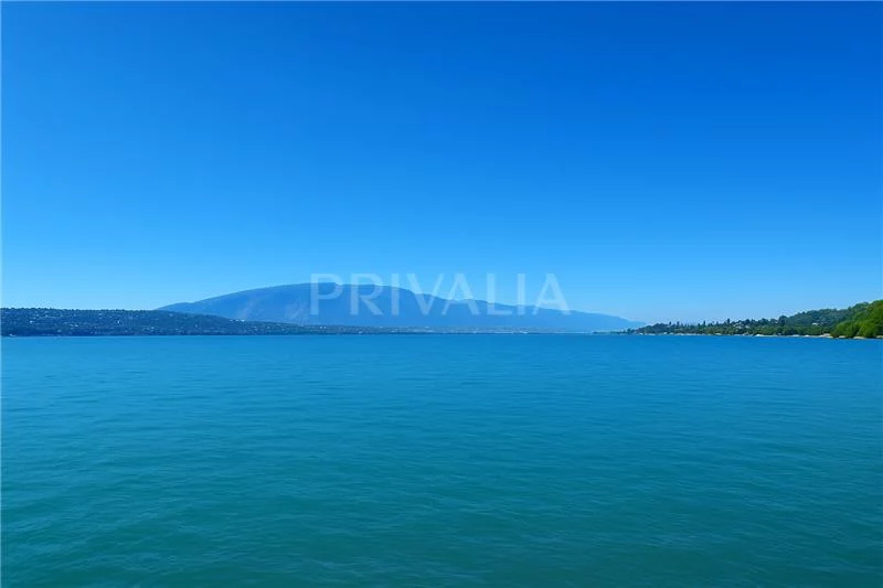 Propriété d’exception au bord du lac