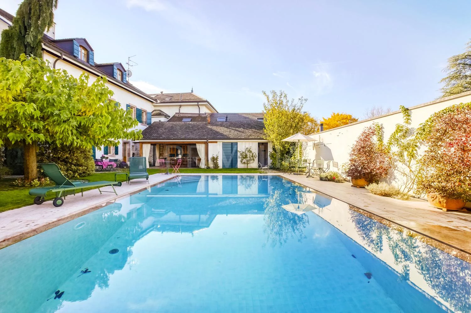 Luxurious property with swimming pool