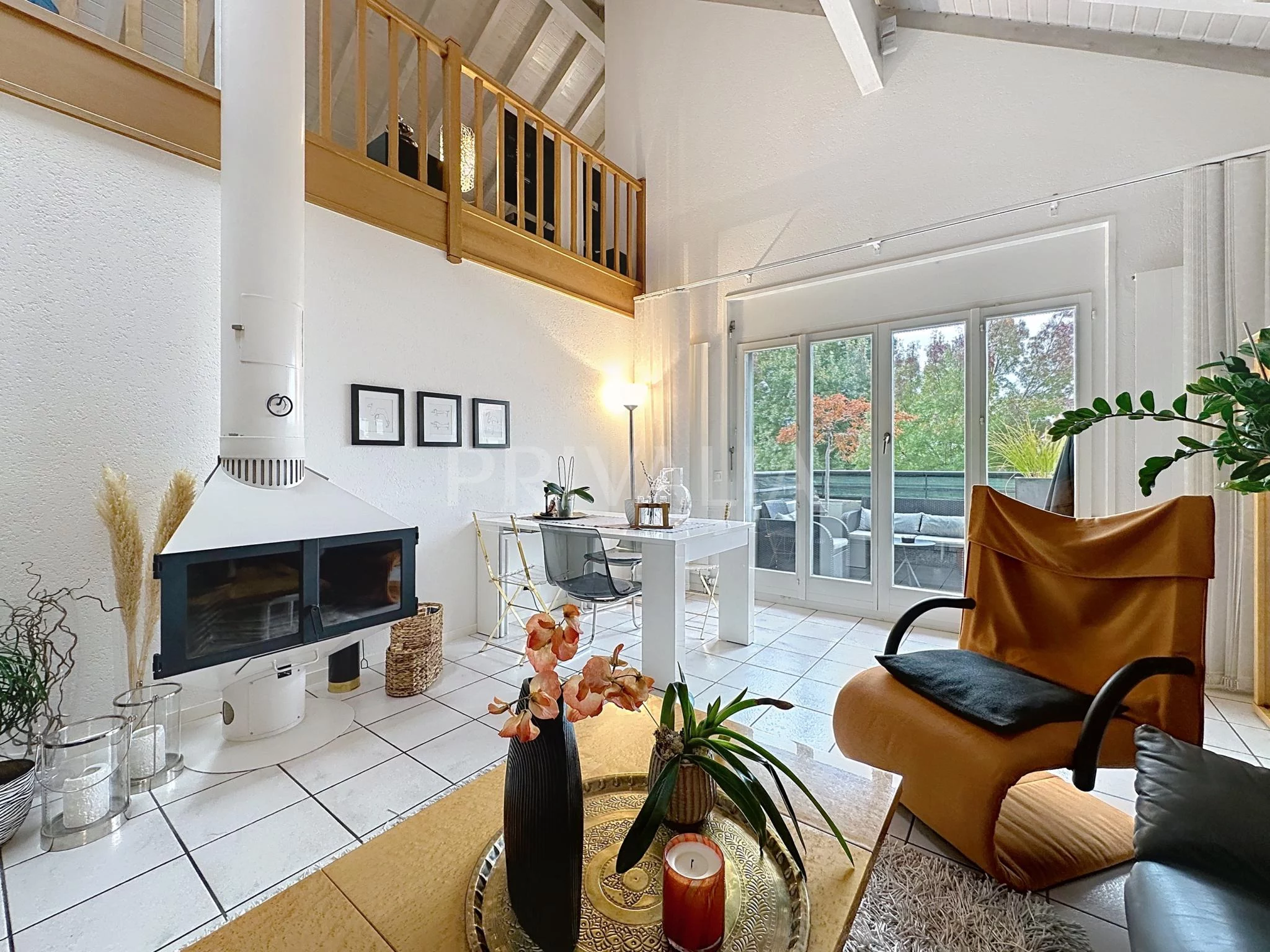 Grand duplex rénové de 235 m2 – Bernex