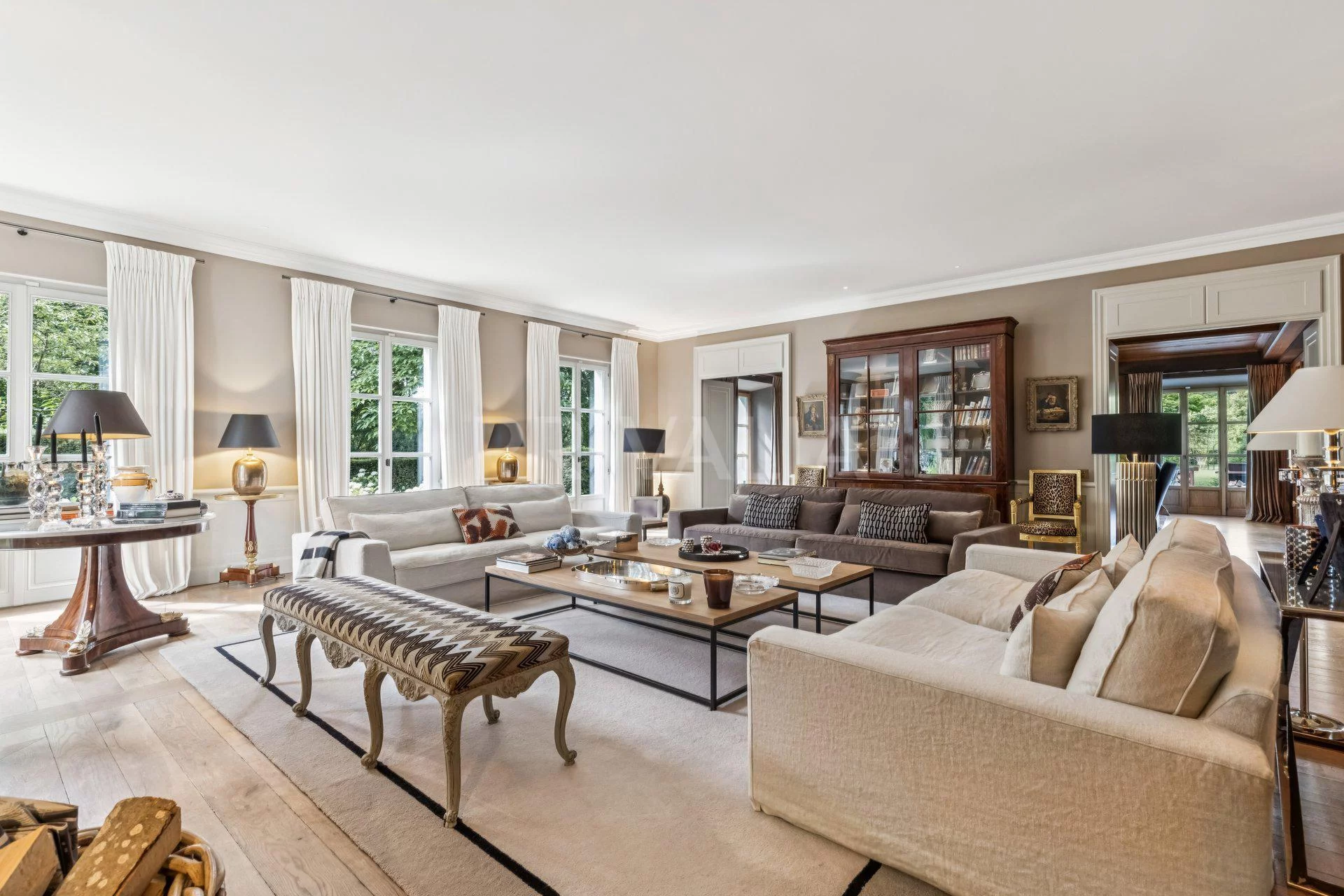 Prestigious 6-hectare estate featuring a Manor House and guest residence, swimming pool, tennis court, and pool house