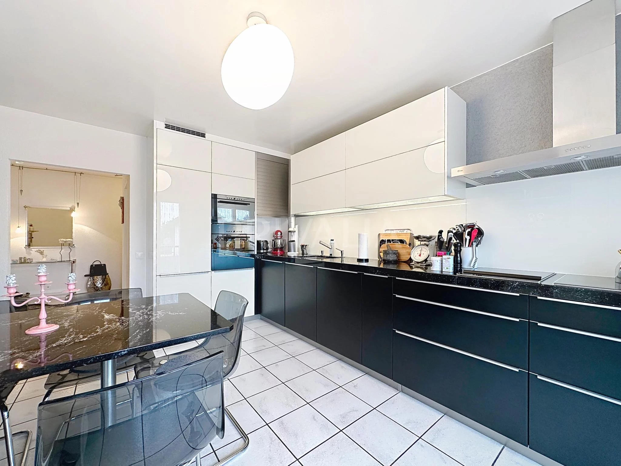 Grand duplex rénové de 235 m2 – Bernex