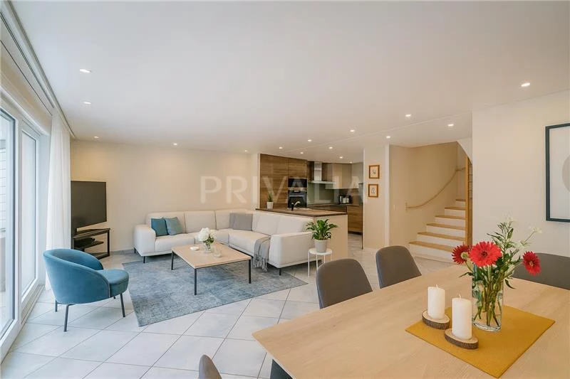 Beautiful semi-detached house with south facing garden