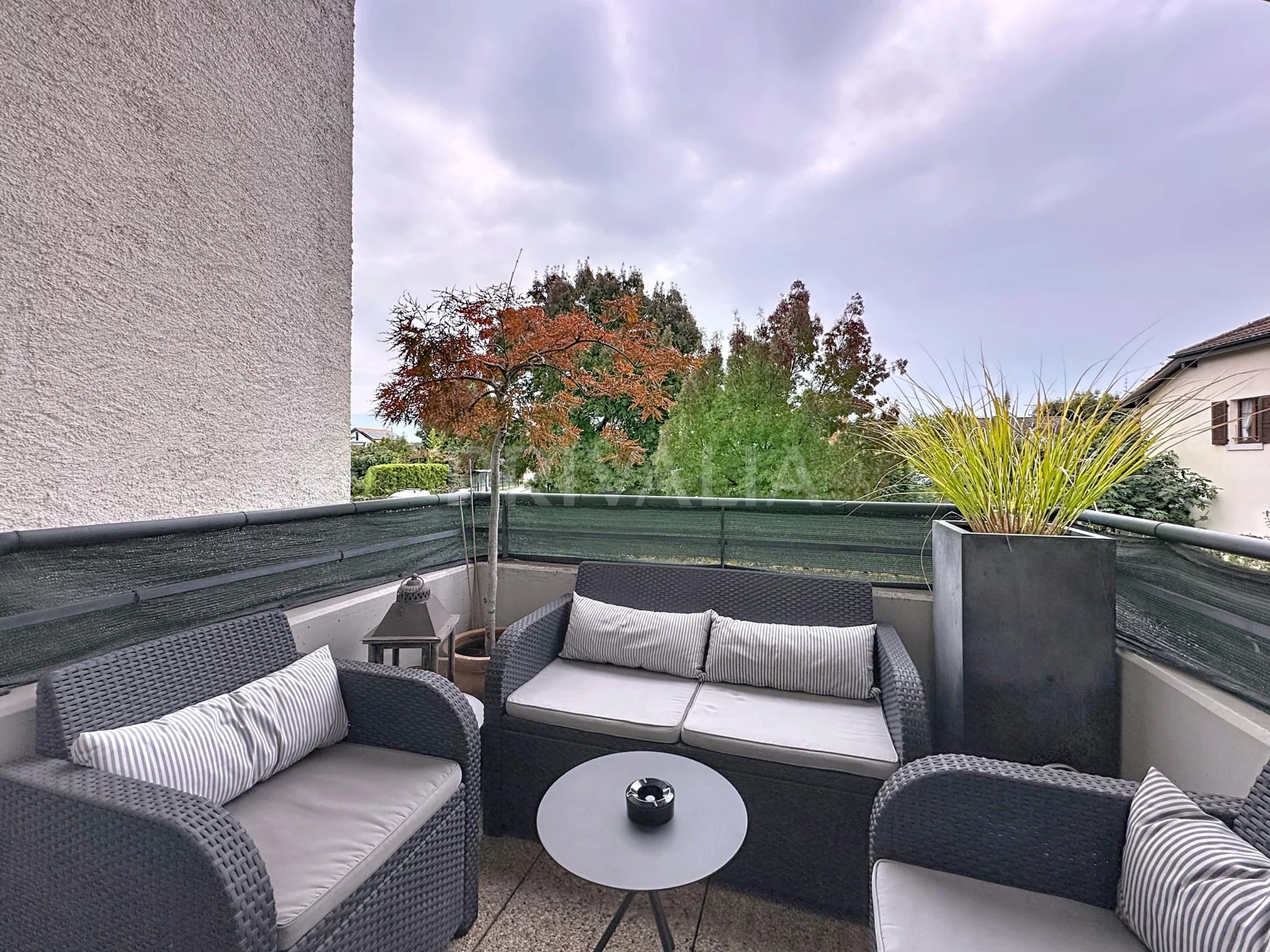 Grand duplex rénové de 235 m2 – Bernex