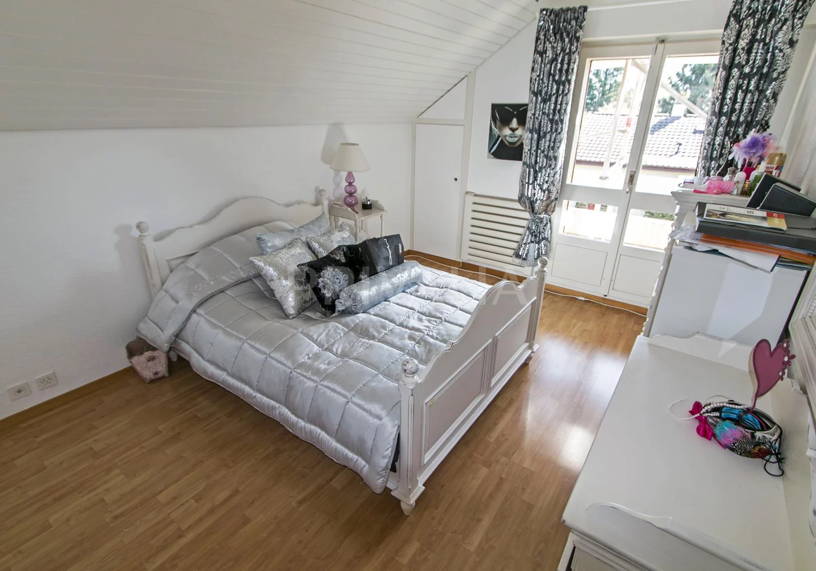 Beautiful detached villa with large garden in Prangins