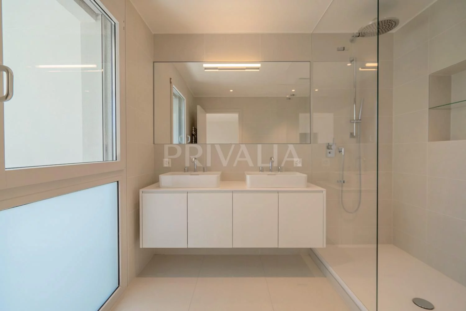 Magnificent flat in a secure residence