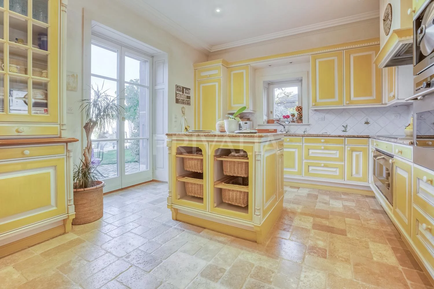 Luxurious property with swimming pool