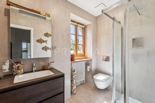 Co-exclusive listing: Charming, spacious, and bright village house in the heart of Soral