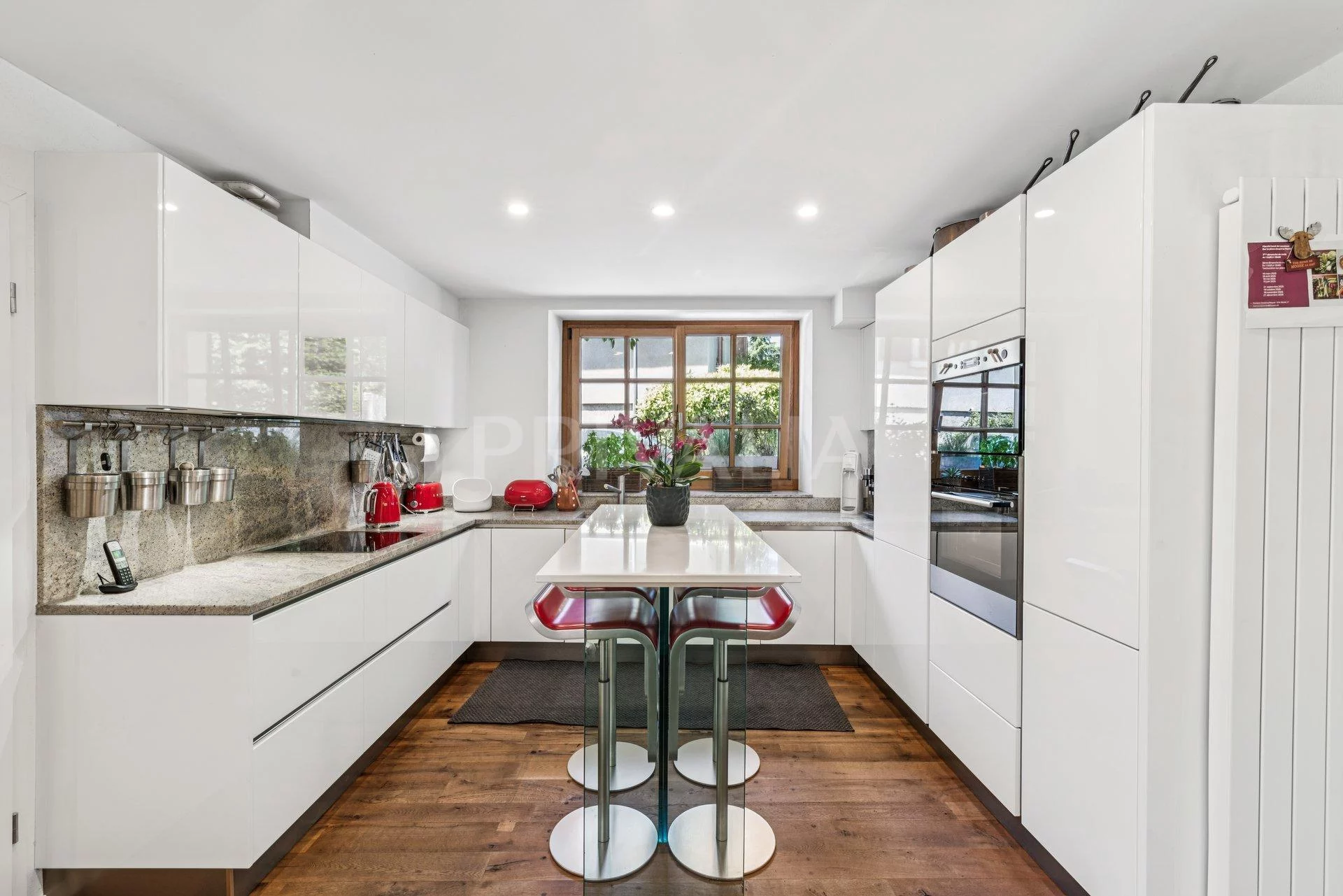 Co-exclusive listing: Charming, spacious, and bright village house in the heart of Soral