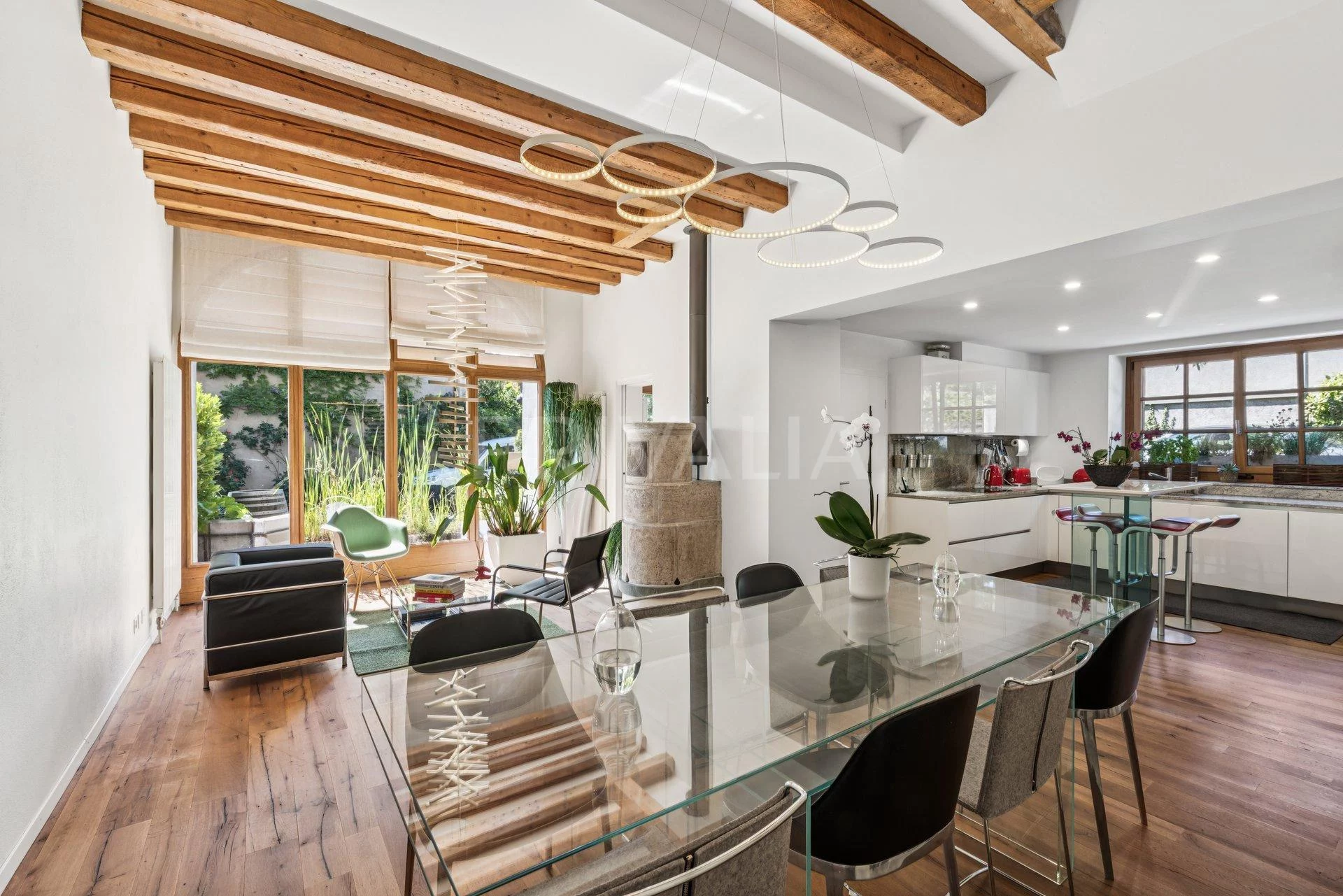 Co-exclusive listing: Charming, spacious, and bright village house in the heart of Soral