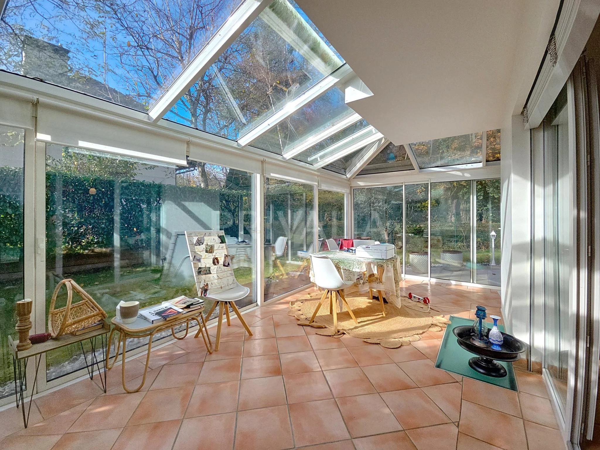 Charmante villa contiguë en pignon dans un quartier résidentiel