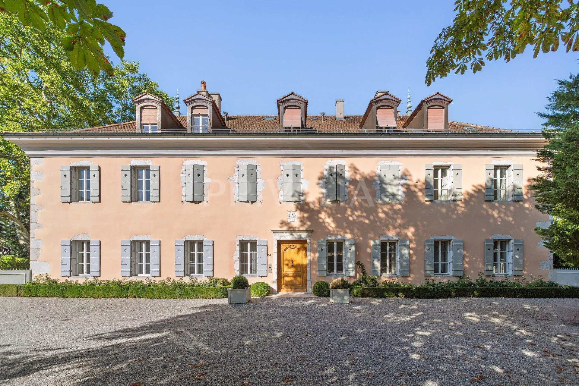 Exclusive – Exceptional apartment within the Château de Veyrier