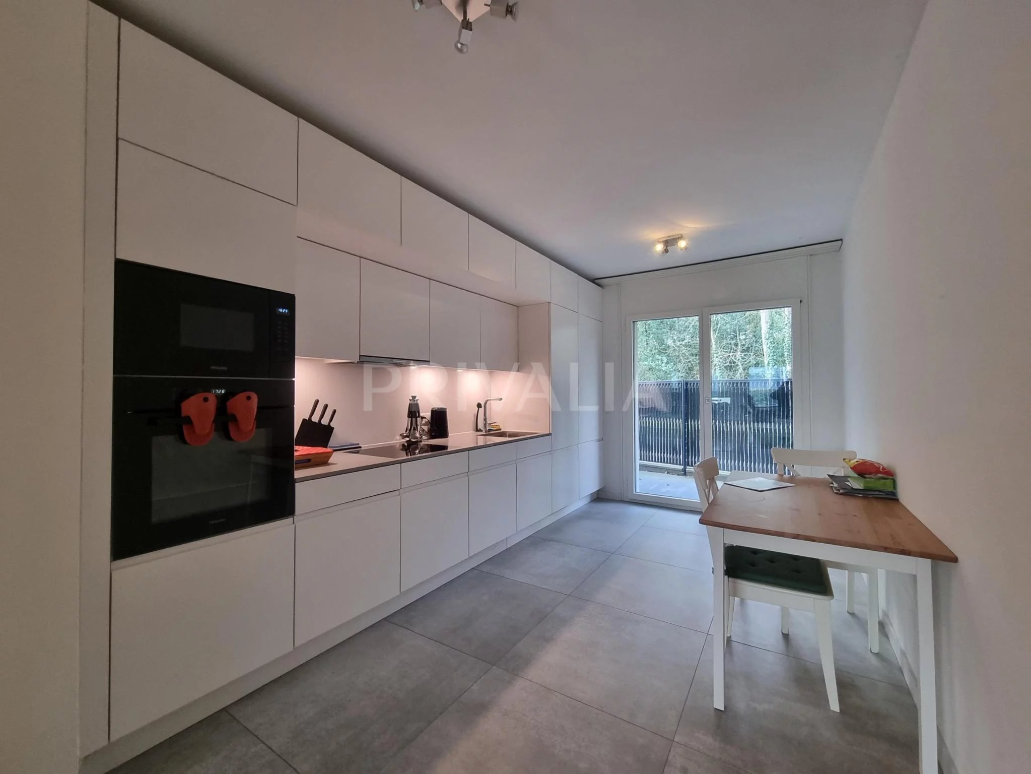 Beautiful ground floor appartment in a secure residence