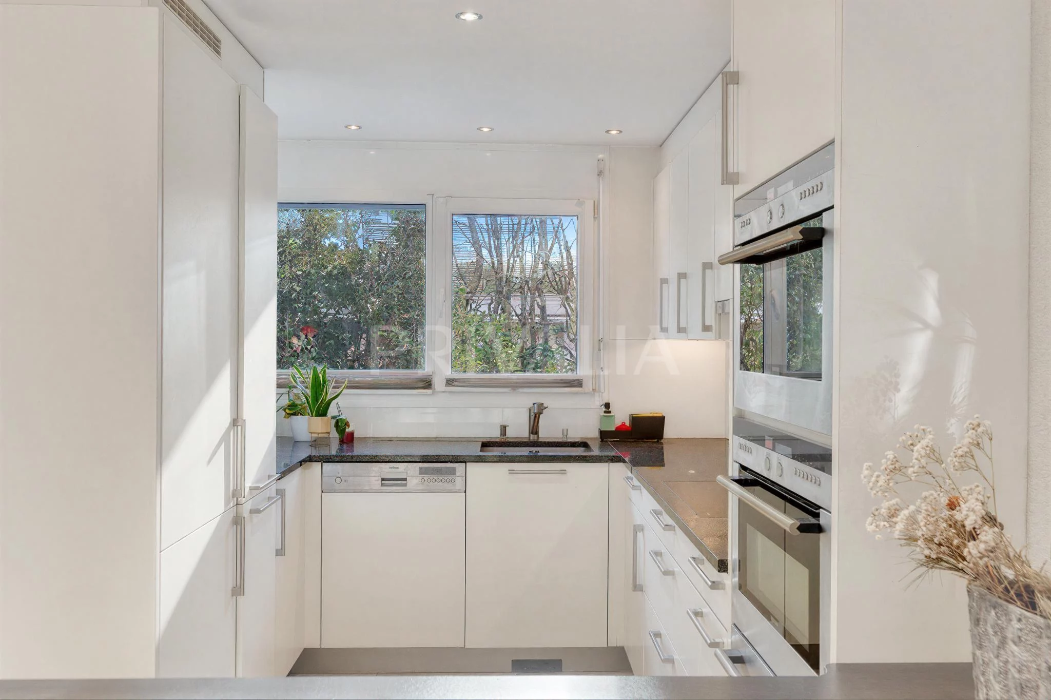 En exclusivité : Villa familiale contemporaine au cœur de Veyrier