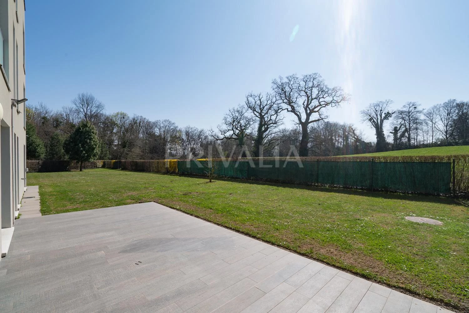 Beautiful 6.5 room flat with garden in a secure residence