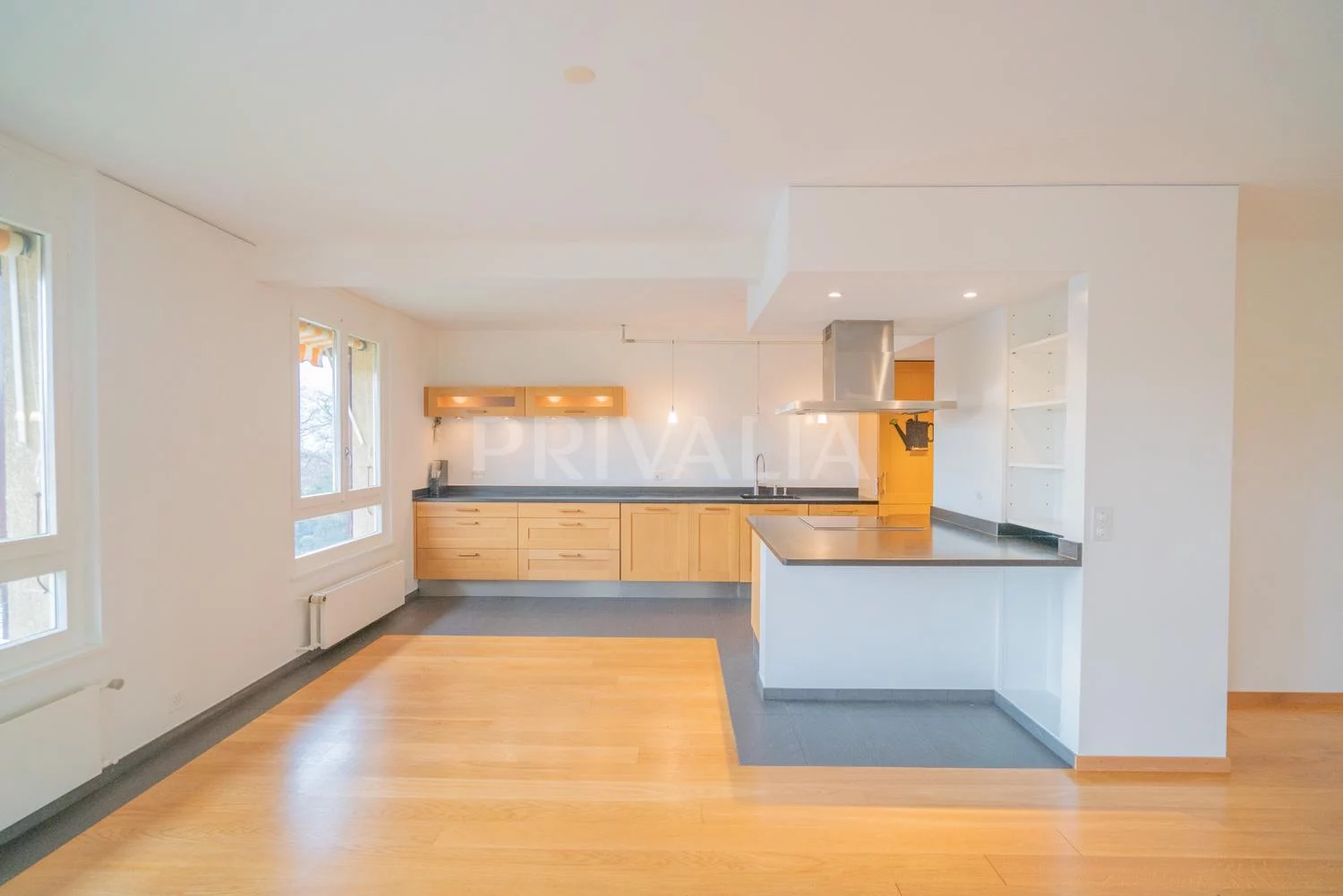 Magnificent flat with 2 balconies and open view