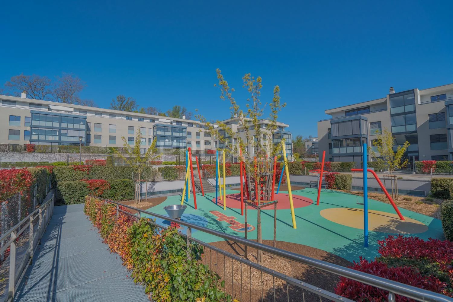 Bel appartement de 6,5 pièces avec balcon et jardin d’hiver au sein d’une résidence sécurisée