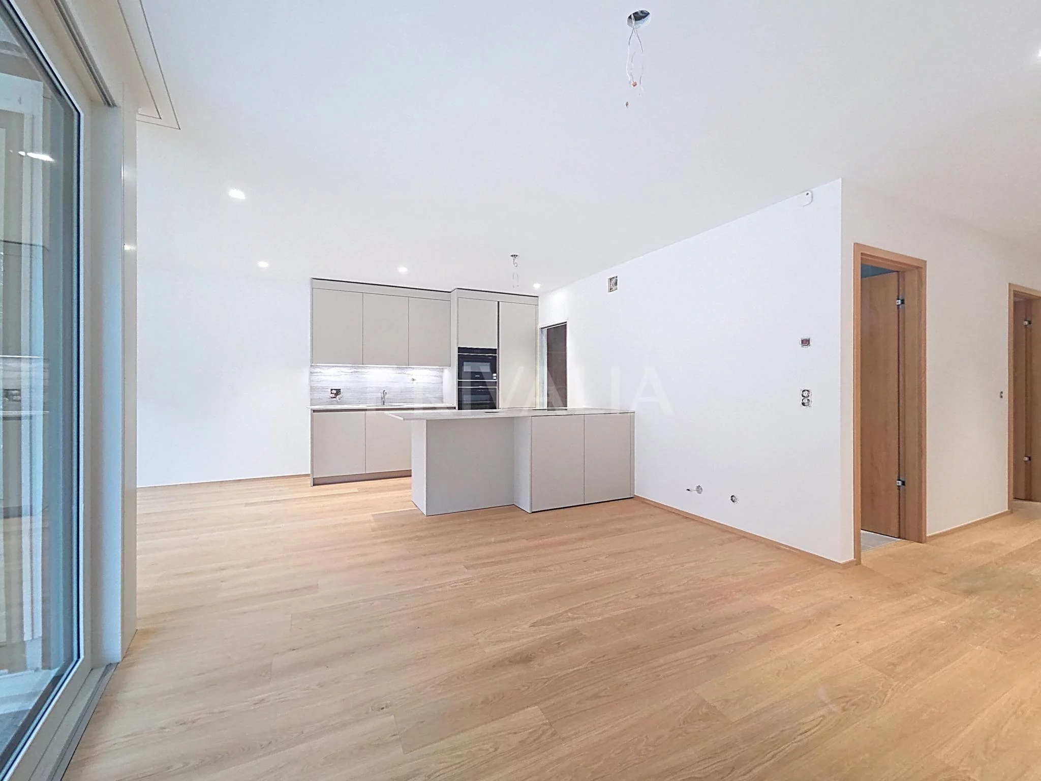 Magnificent new 5-room apartment on the ground floor in a new low-energy consumption residence