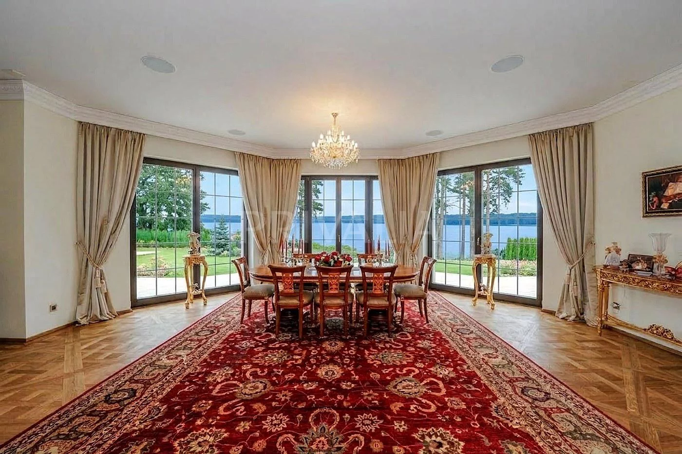 Domaine privé avec vue panoramique sur le lac de Neuchâtel