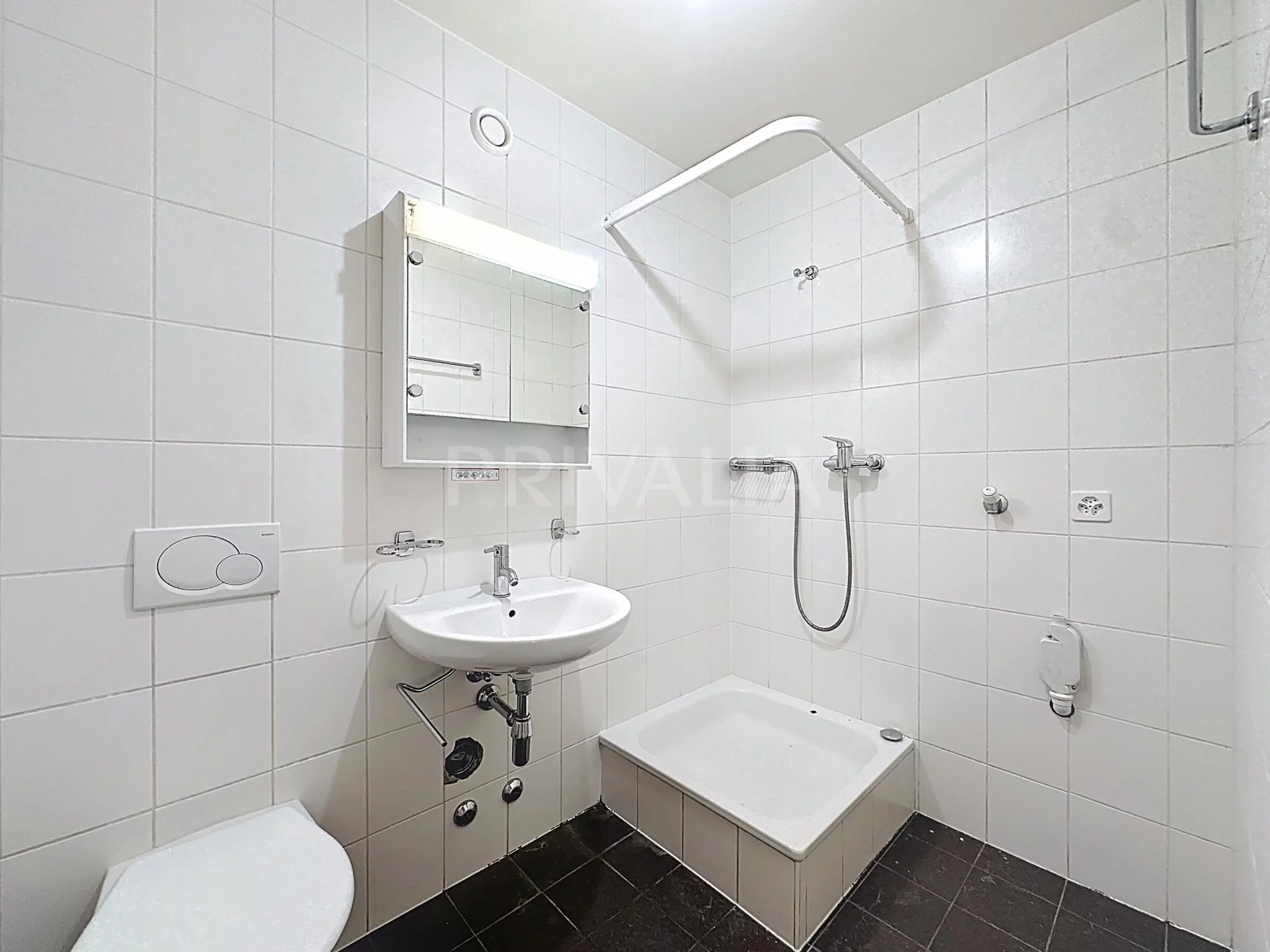 Bel appartement traversant à proximité des organisations internationales