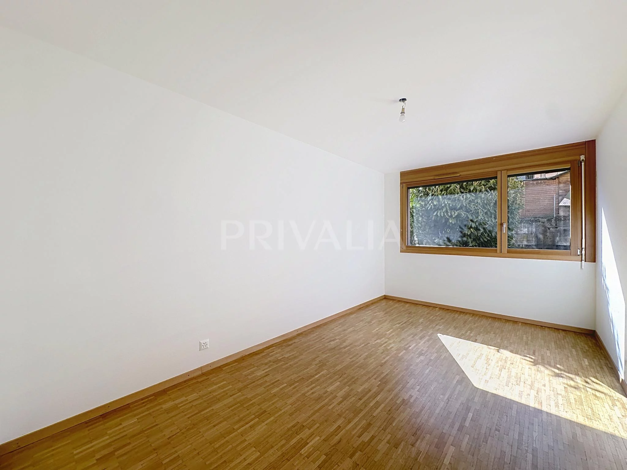 Bel appartement traversant à proximité des organisations internationales