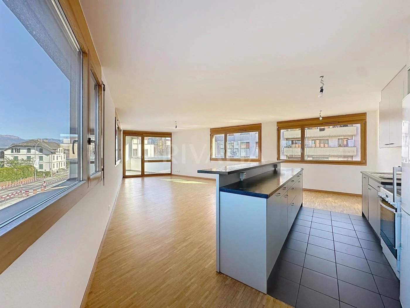 Spacieux appartement au cœur d’un immeuble moderne et sécurisé avec loggia, à proximité des Organisations Internationales