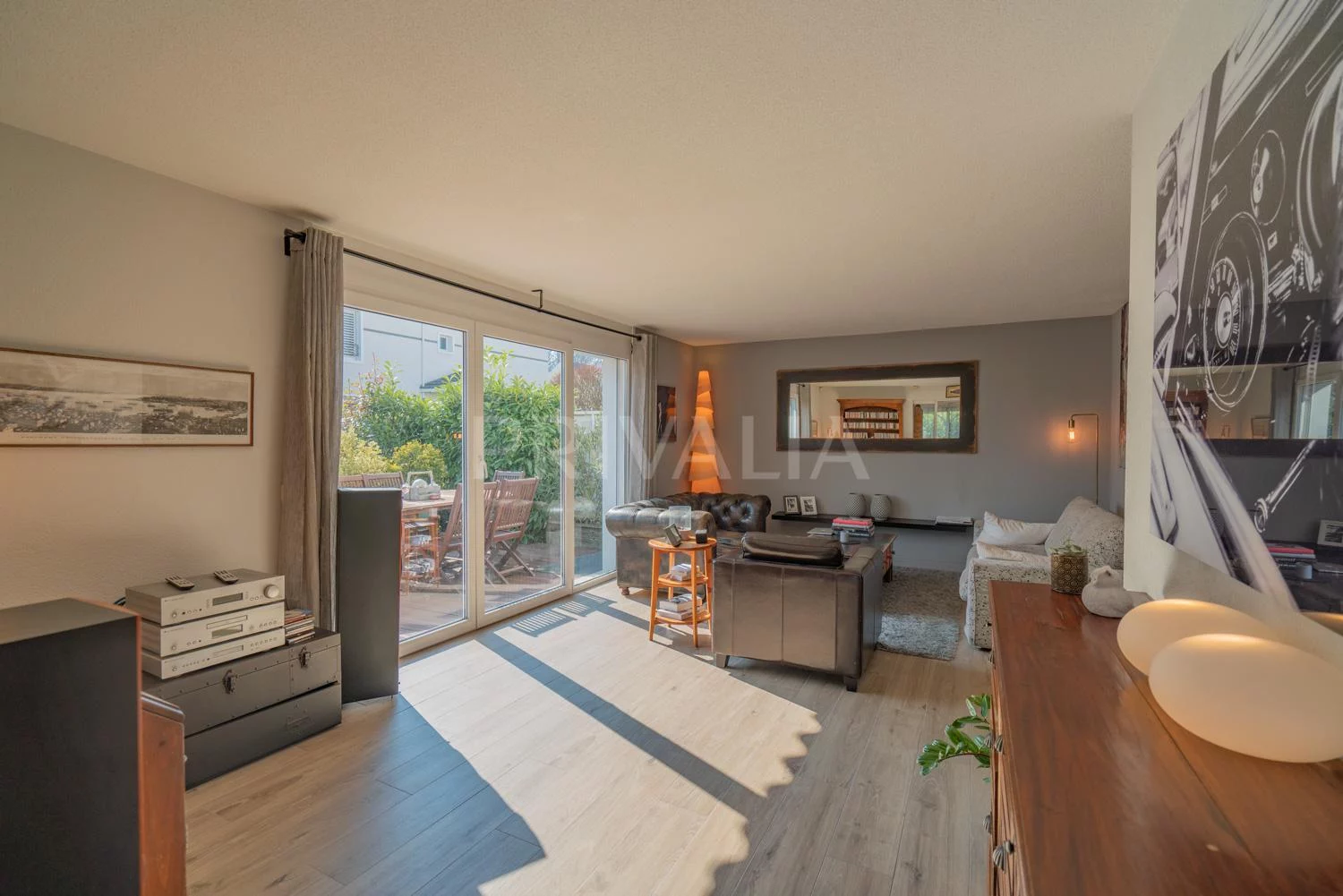 Beautiful semi-detached house with south facing garden