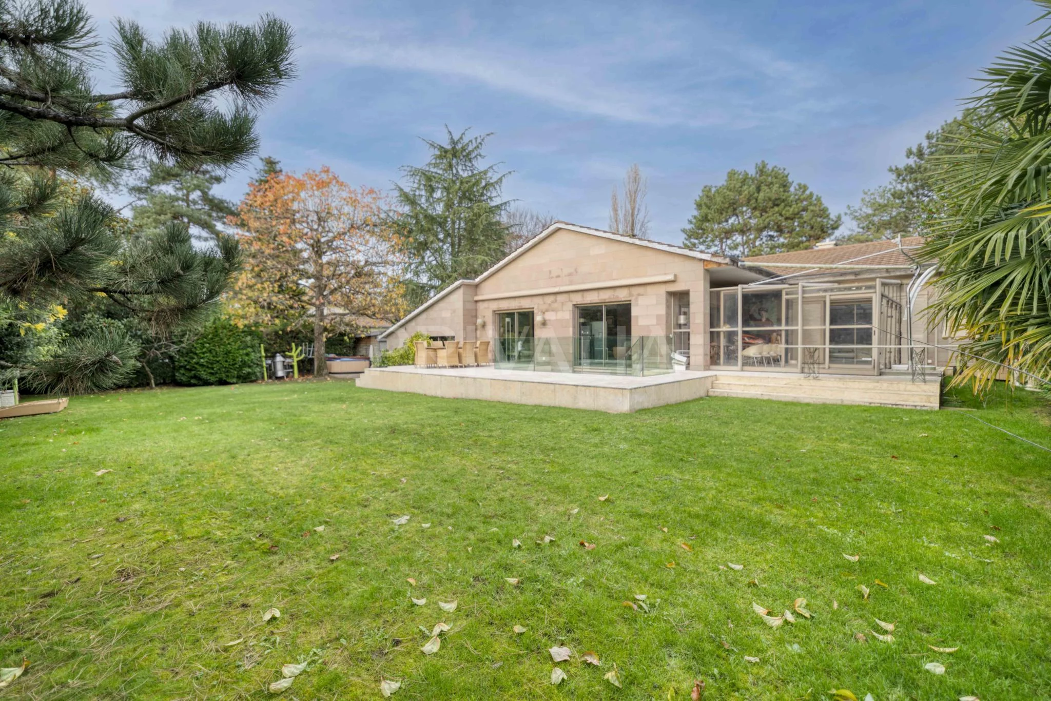 Villa d’exception avec jardin au cœur de Cologny