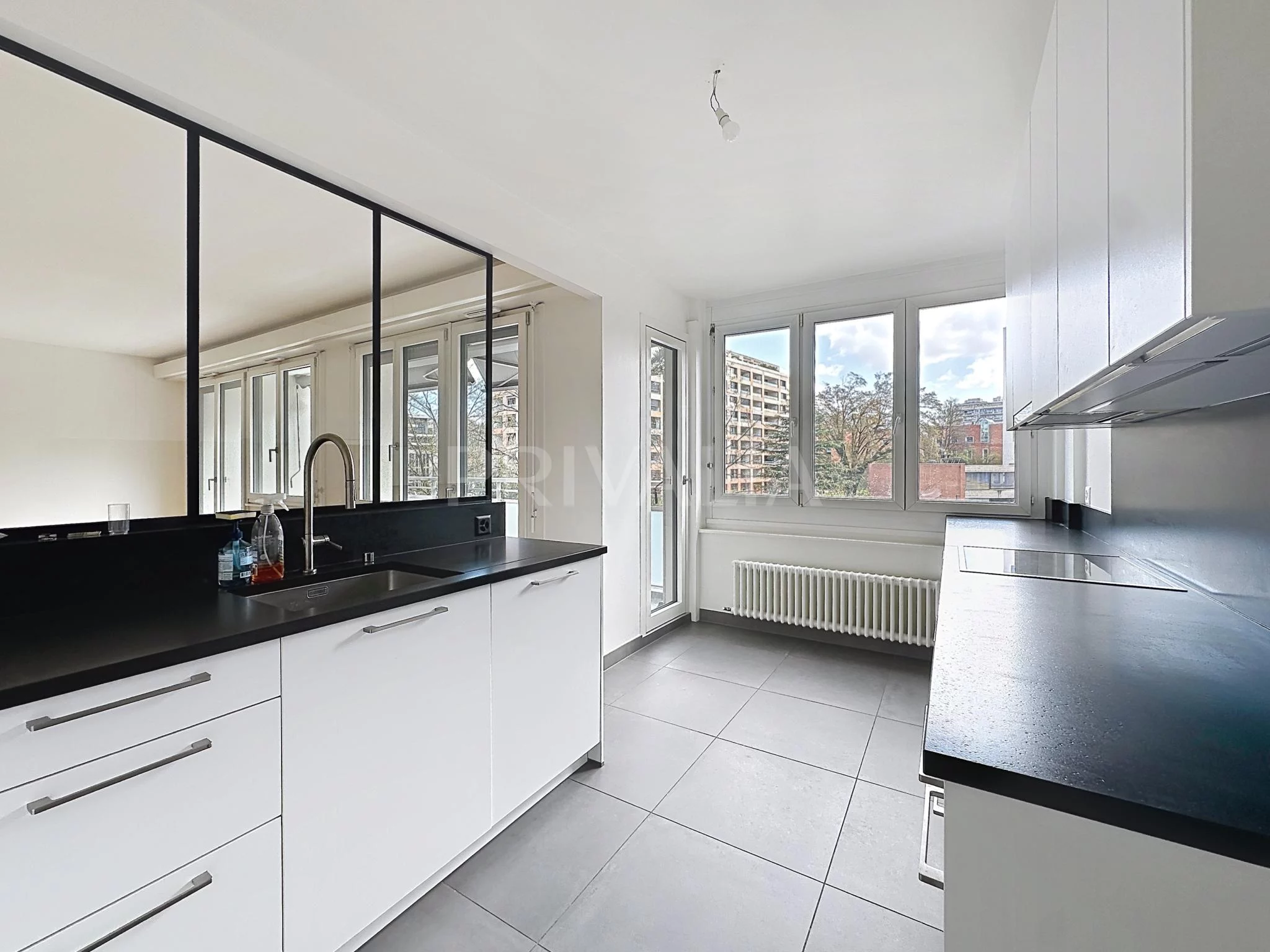 Magnifique appartement traversant situé au cœur de Malagnou