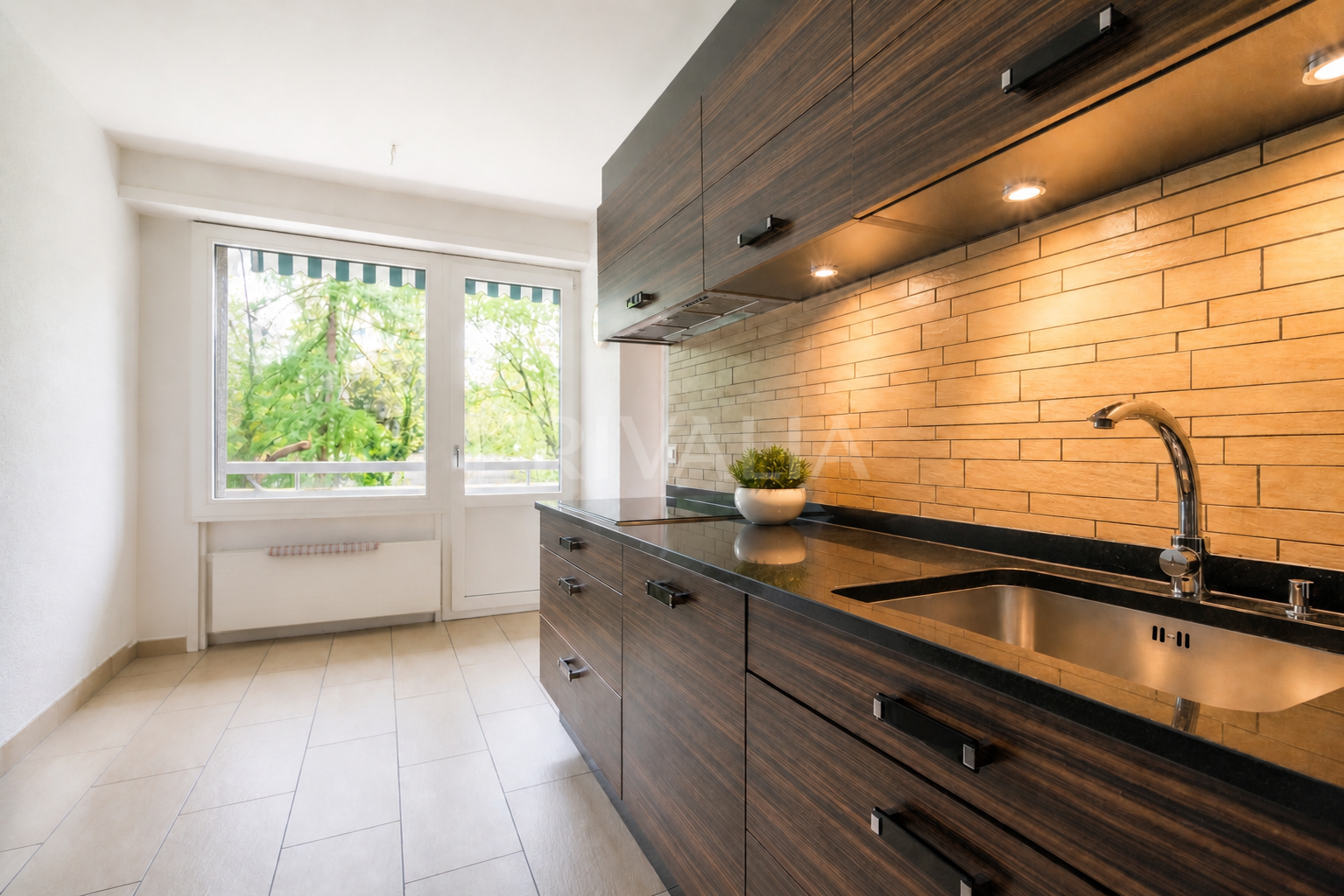 Magnifique appartement traversant dans un environnement verdoyant au cœur de Florissant