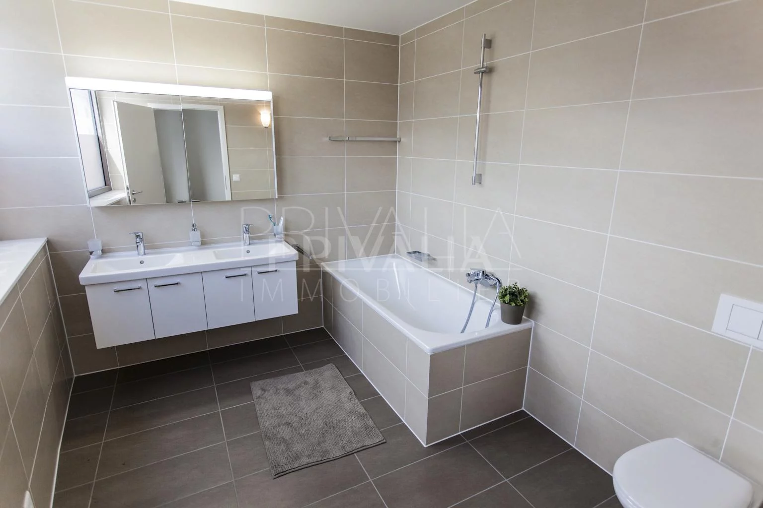 Magnifique appartement de standing avec vue sur lac
