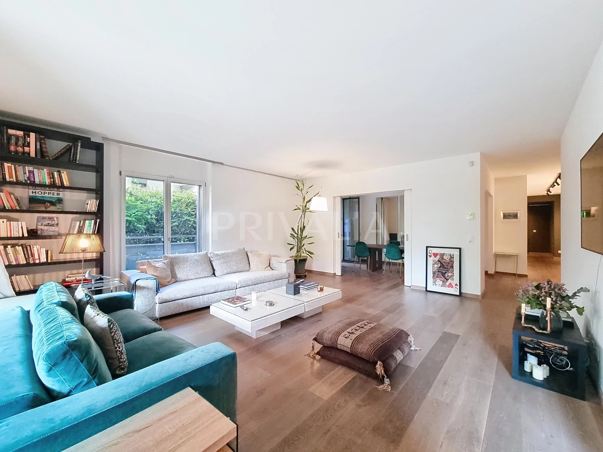 Bel appartement contemporain meublé en rez-de-chaussée avec terrasses