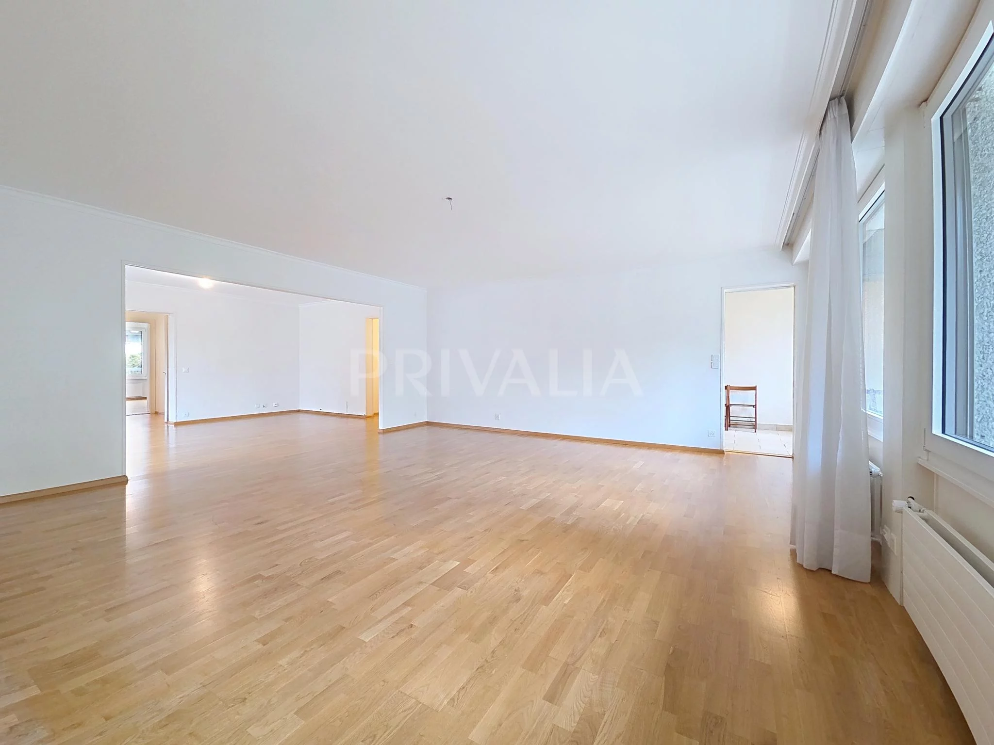 Magnifique appartement traversant dans un environnement verdoyant au cœur de Florissant