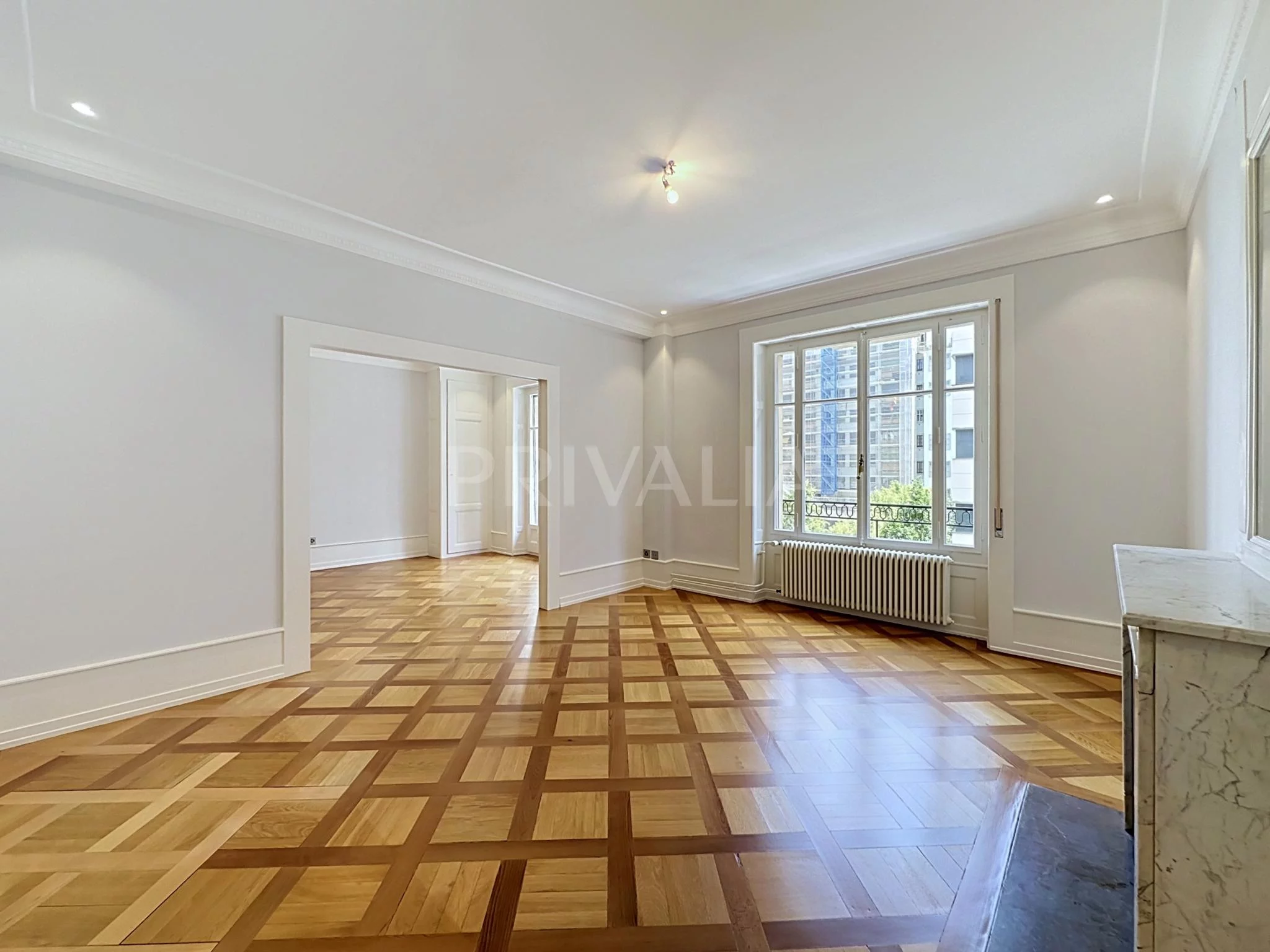 Bel appartement traversant dans un immeuble de standing à Florissant/Champel