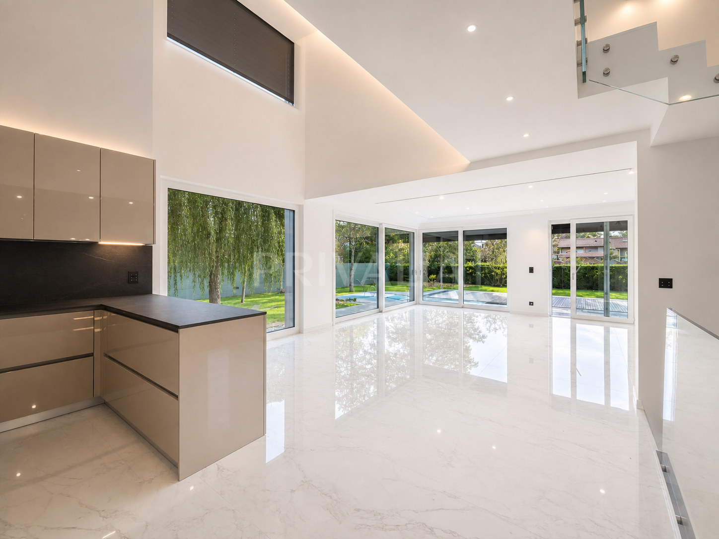 A stunning new villa with a swimming pool in a quiet and exclusive setting