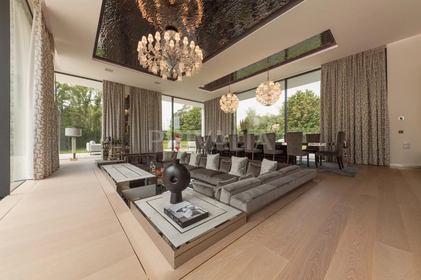 An exceptional private villa in the gardens of Cologny