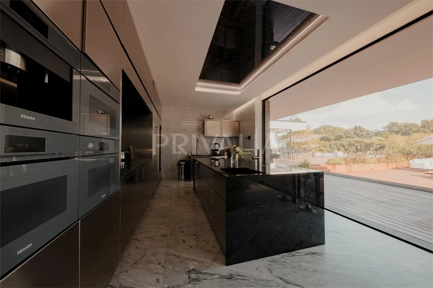 An exceptional private villa in the gardens of Cologny