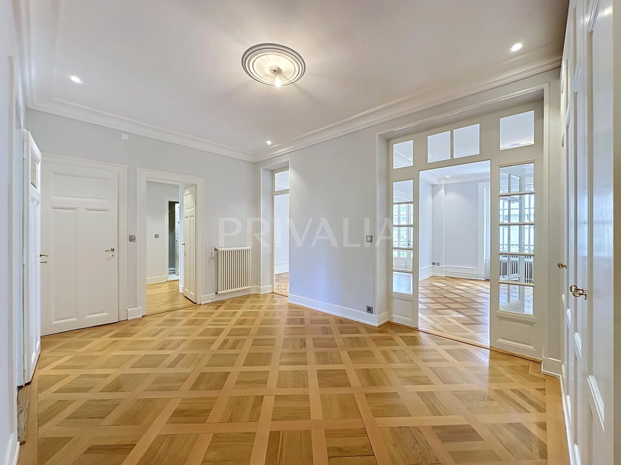 Bel appartement traversant dans un immeuble de standing à Florissant/Champel