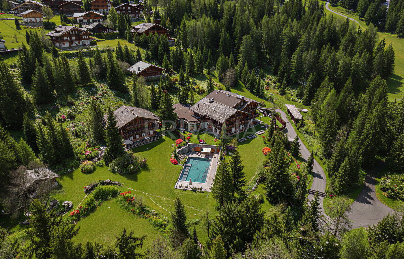 Exceptional chalets in the heart of the Swiss Alps