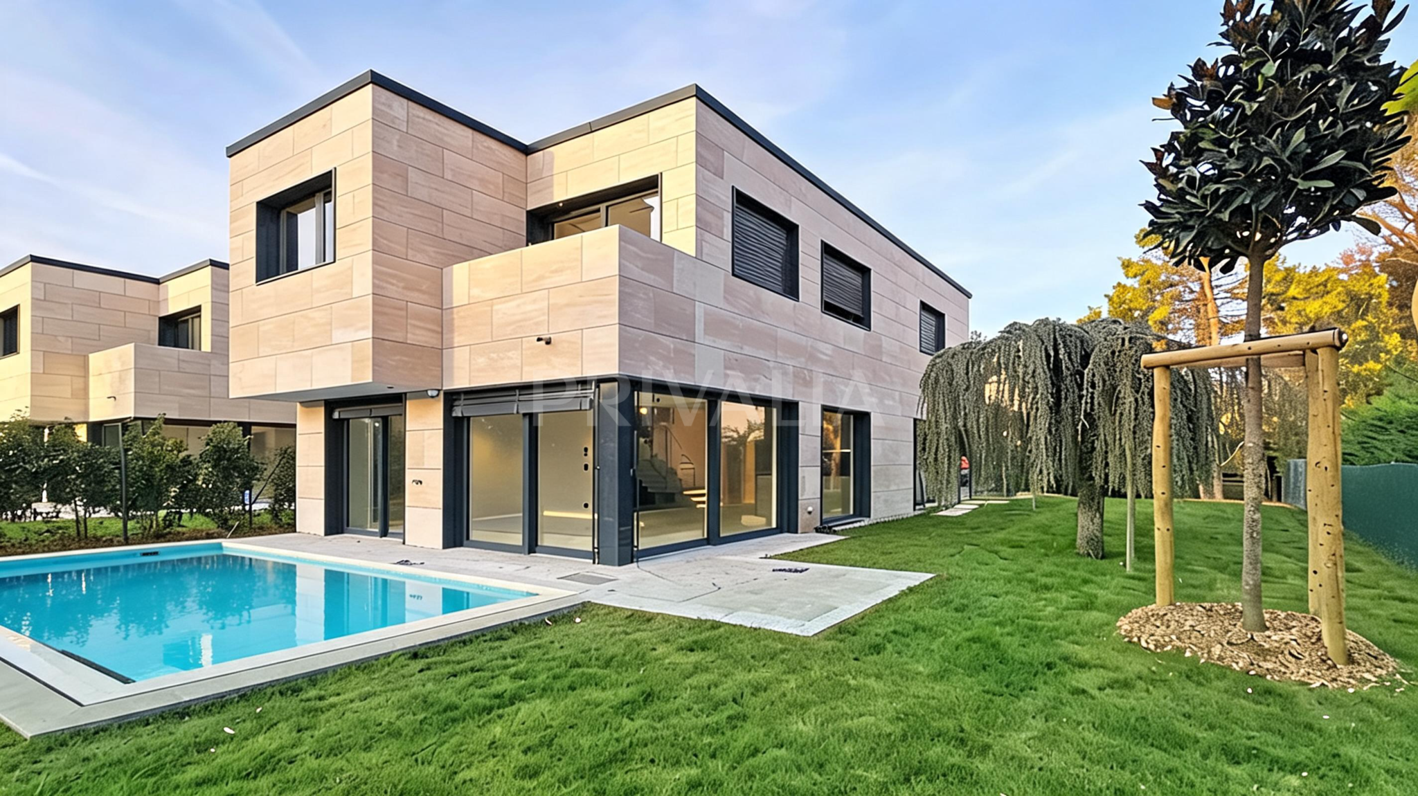 A stunning new villa with a swimming pool in a quiet and exclusive setting
