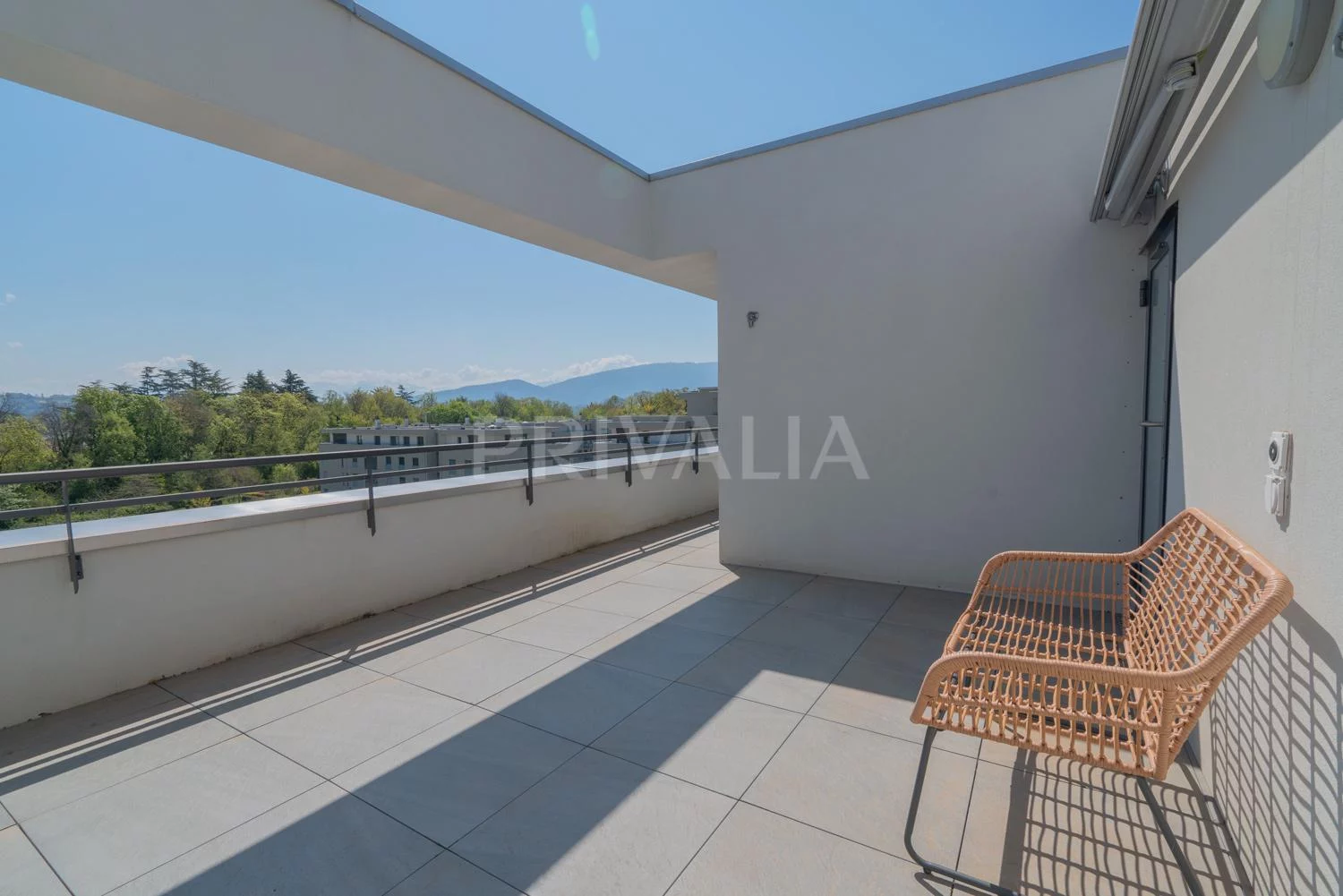 Bel attique de 121 m2 avec terrasse