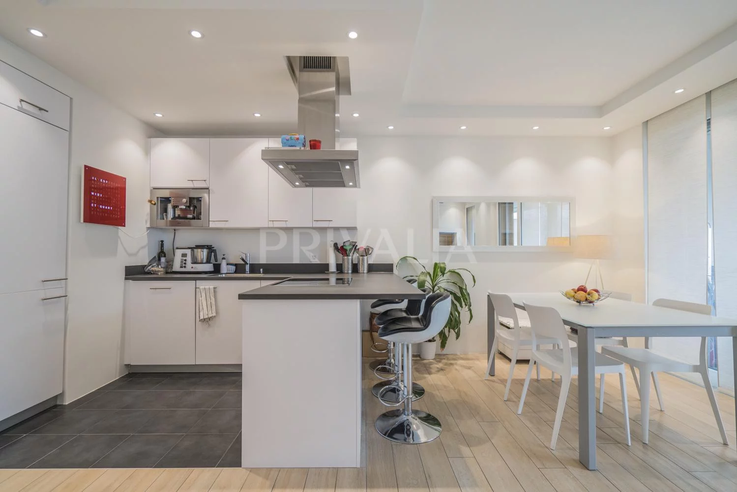 Superb contemporary apartment close to the airport and the International Organizations.