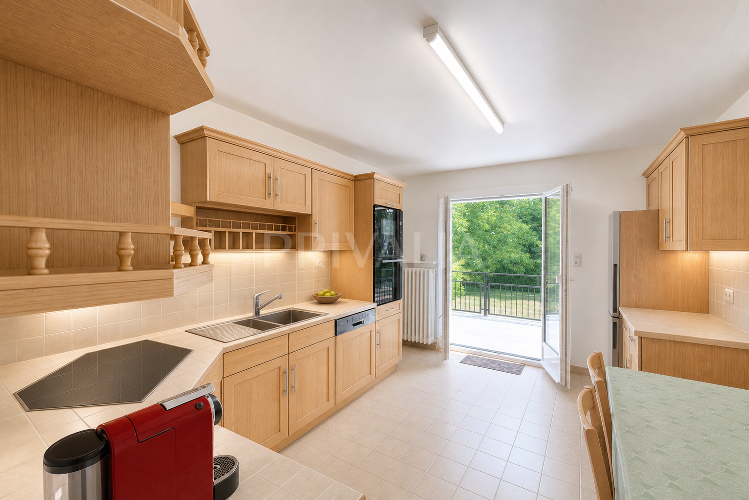Exclusive: Detached villa with a large garden and great potential for renovation