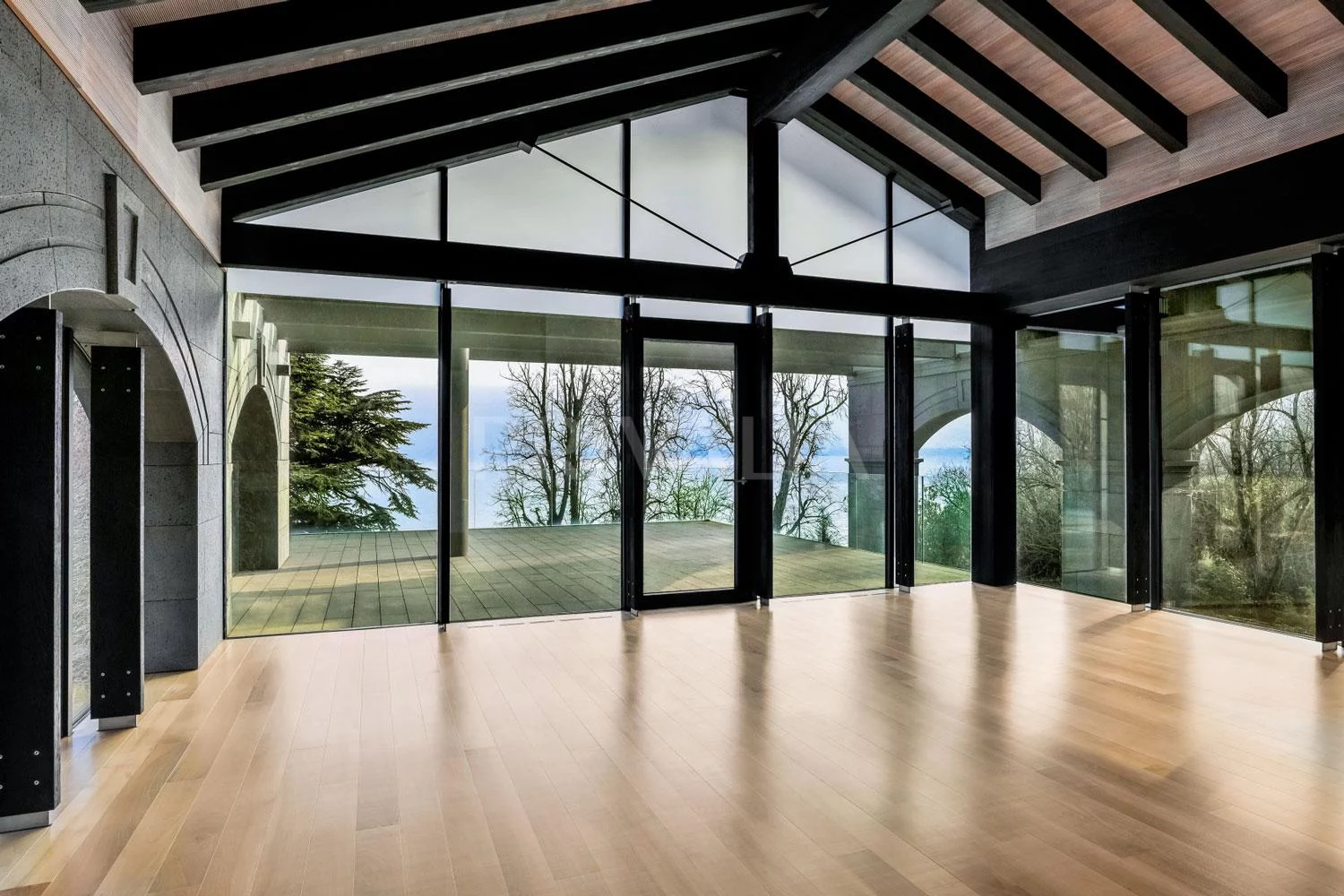 Propriété contemporaine d&rsquo;exception avec accès privé au lac