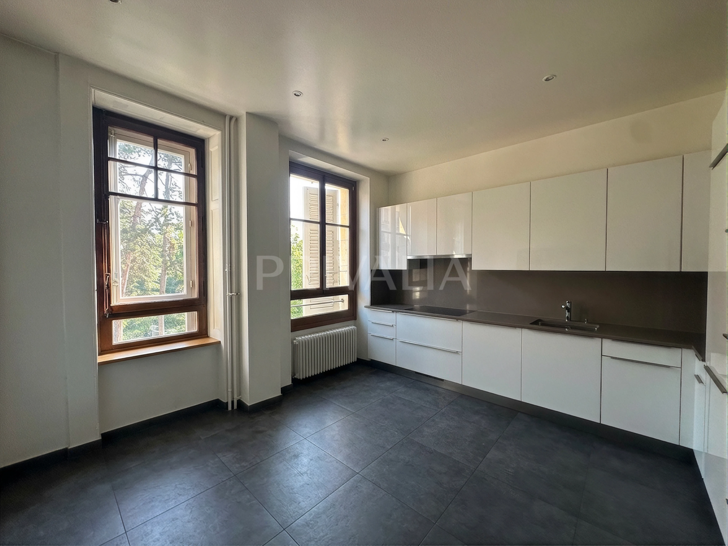 Beautiful crossing apartment in Florissant – Tranchées