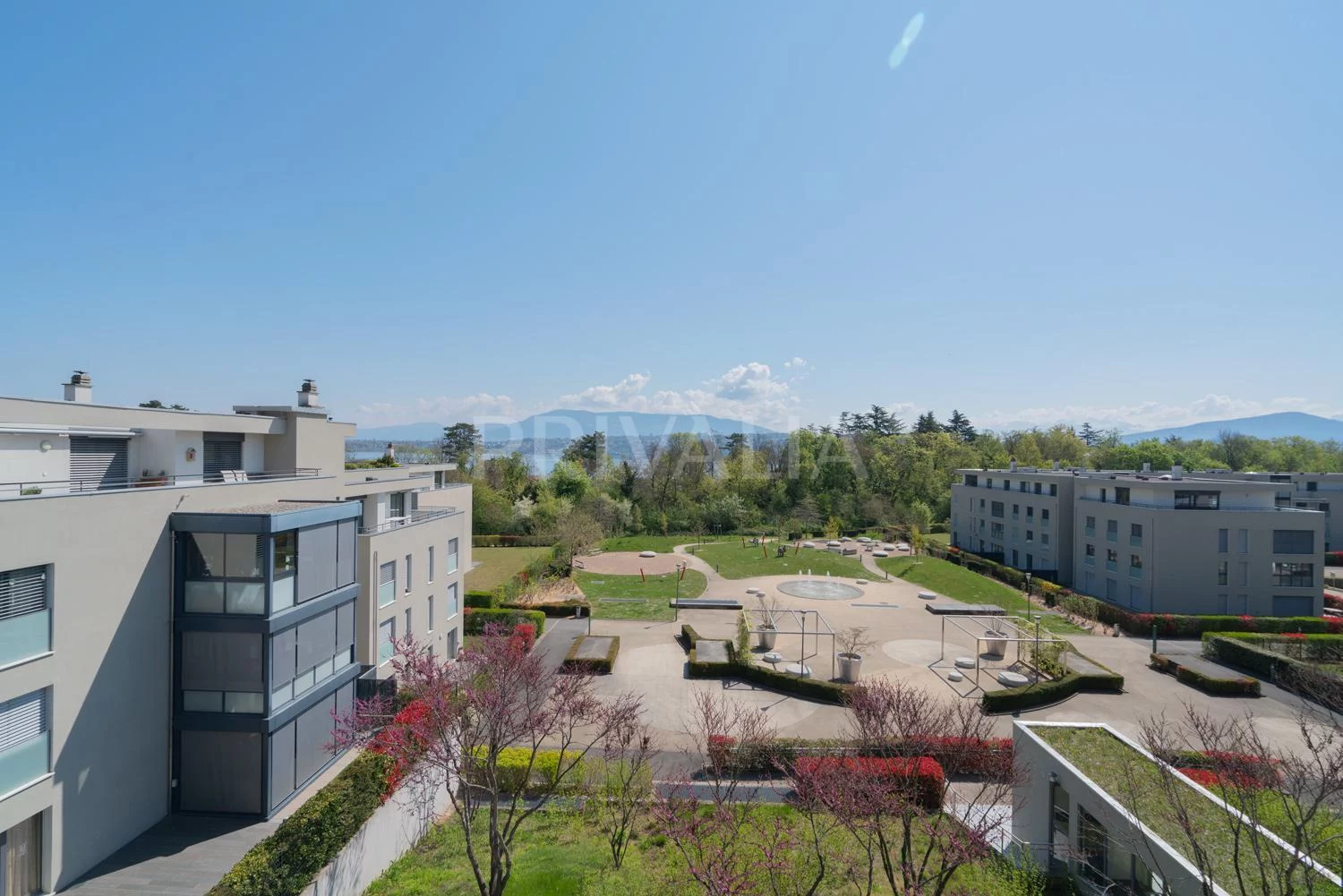 Bel attique de 121 m2 avec terrasse