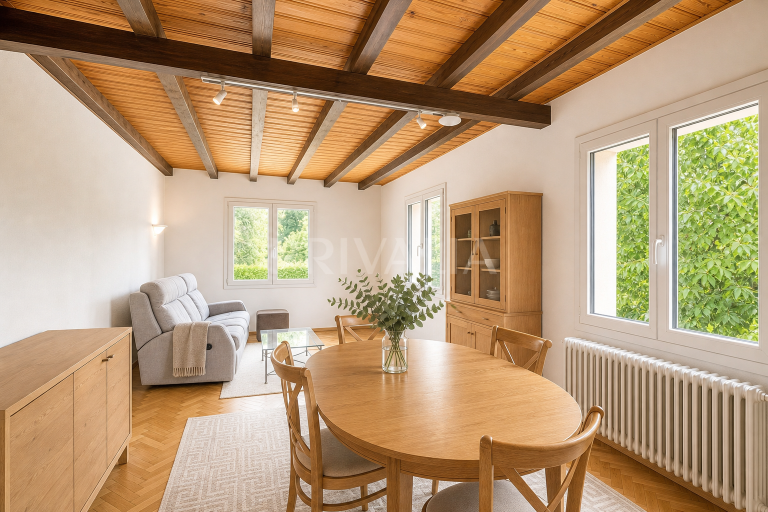 Exclusive: Detached villa with a large garden and great potential for renovation