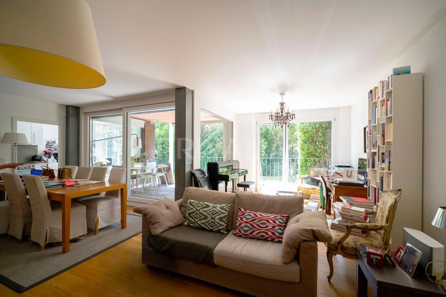 Magnifique appartement contemporain en rez-de-jardin