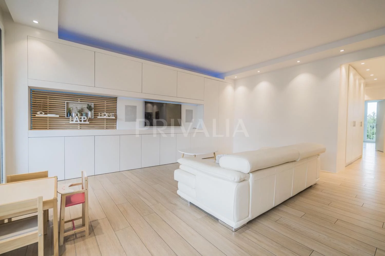 Superb contemporary apartment close to the airport and the International Organizations.